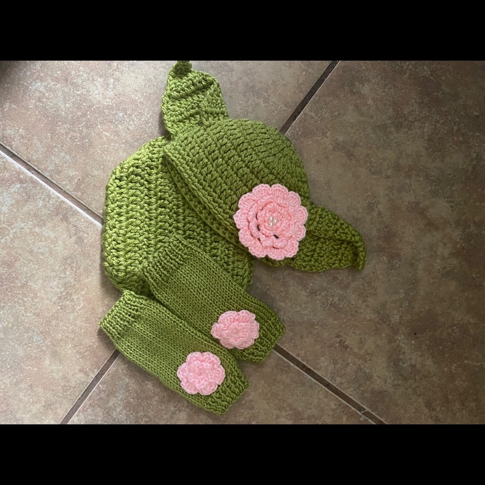 Newborn Yoda Outfit with Flower